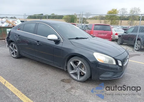 2013 Volvo S60 T6/T6 Platinum/T6 Premier Plus/T6 R-Design/T6 R-Design Platinum z USA, uszkodzony, nr VIN YV1902FHXD1216271